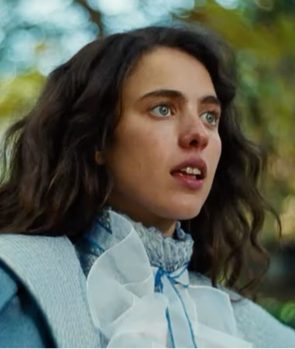Felicity in 'Poor Things'