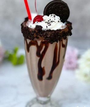 Oreo Cookies & Cream Milkshake